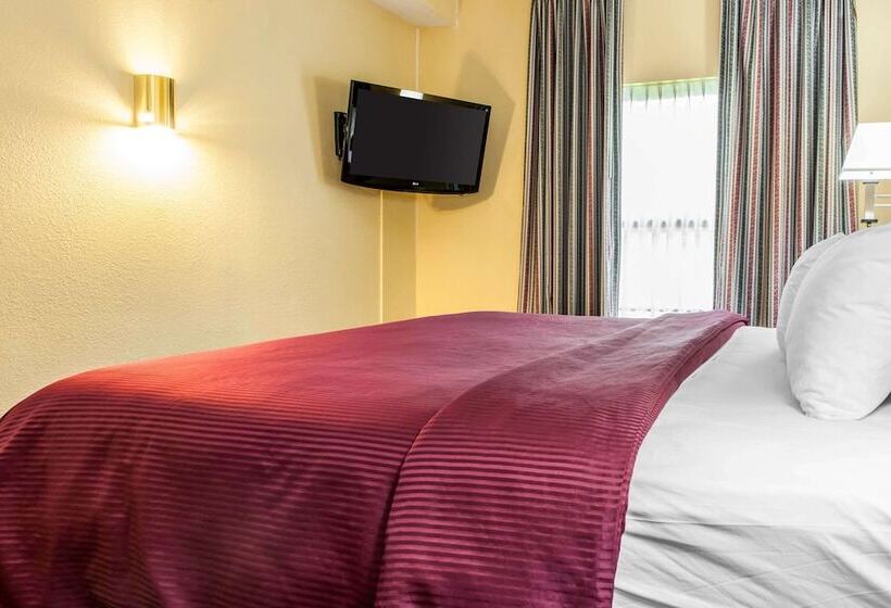 בית מלון כפרי Clarion Inn & Suites Northwest