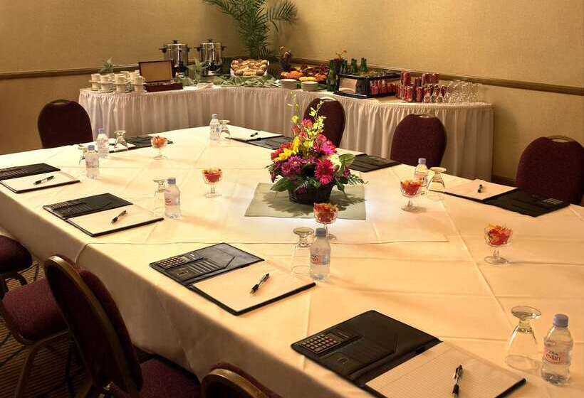 בית מלון כפרי Doubletree By Hilton Claremont