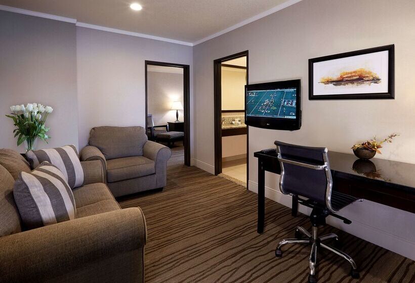 בית מלון כפרי Doubletree By Hilton Claremont