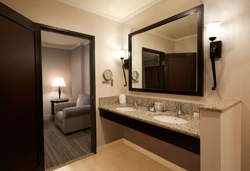בית מלון כפרי Doubletree By Hilton Claremont