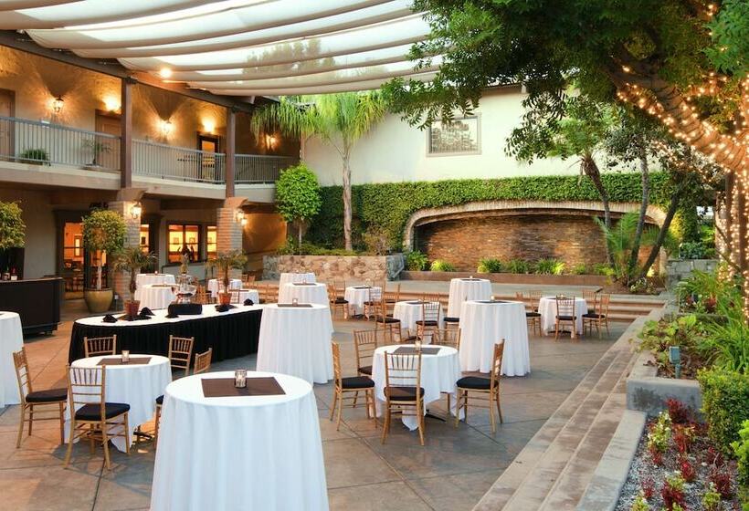 בית מלון כפרי Doubletree By Hilton Claremont
