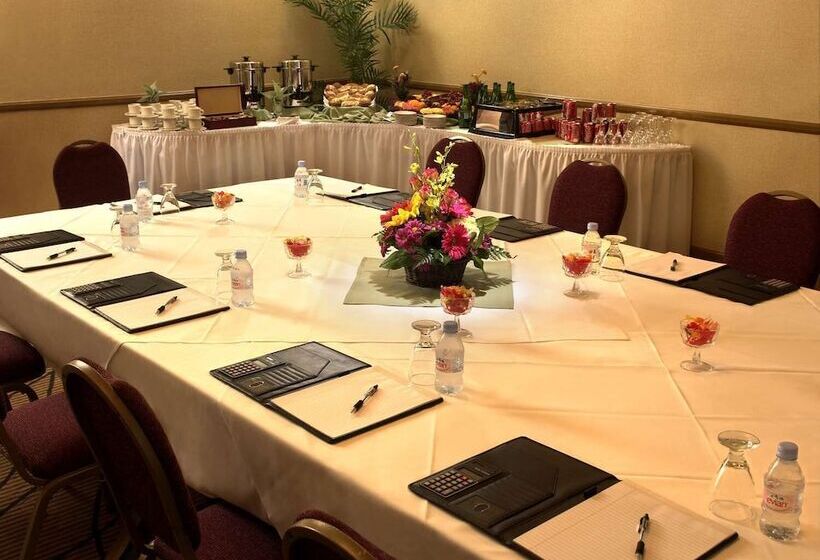 בית מלון כפרי Doubletree By Hilton Claremont
