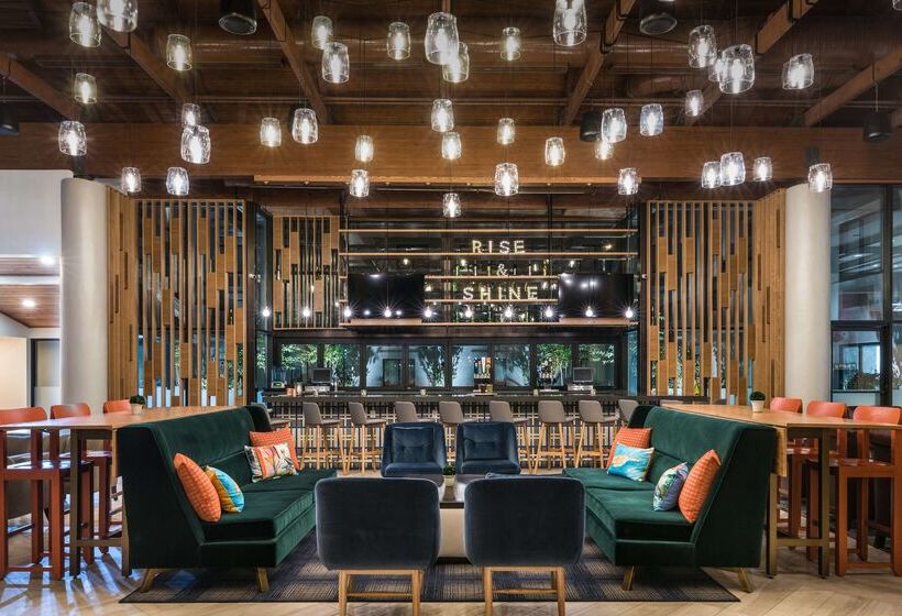هتل Doubletree By Hilton Gainesville