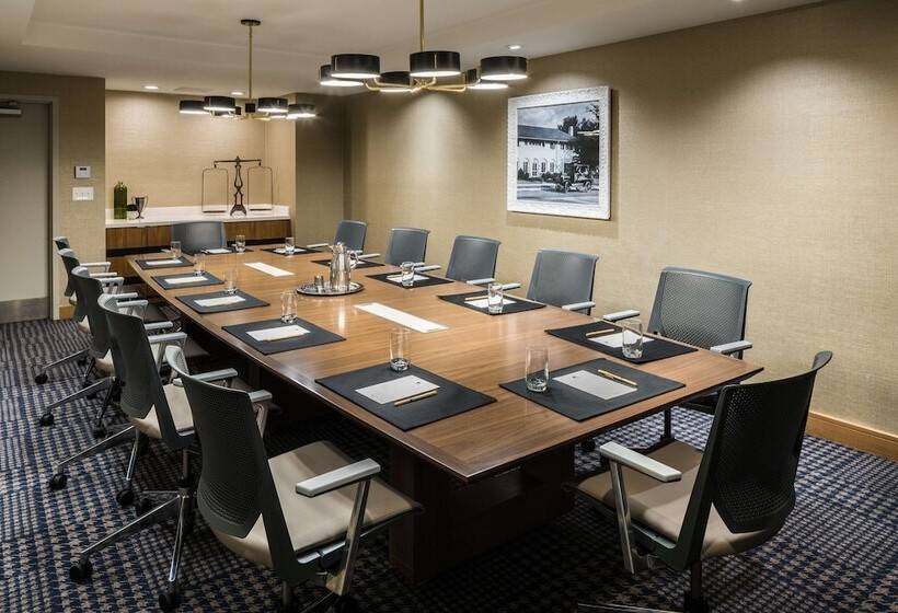 هتل Doubletree By Hilton Gainesville