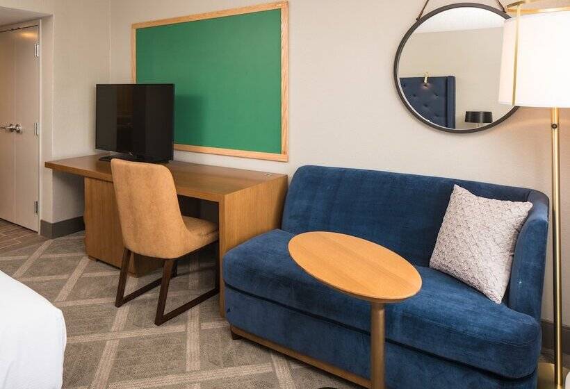 هتل Doubletree By Hilton Gainesville