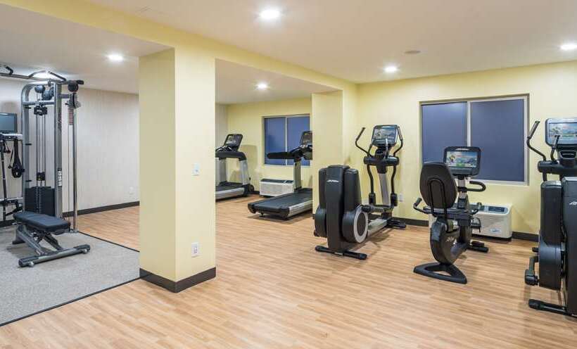 هتل Doubletree By Hilton Gainesville