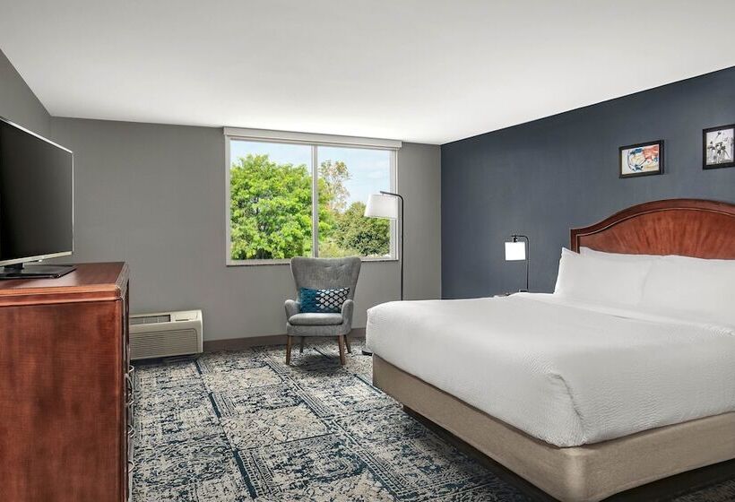 هتل Four Points By Sheraton Kalamazoo