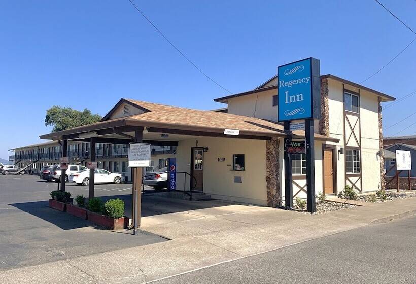 בית מלון כפרי Regency Inn Lakeport