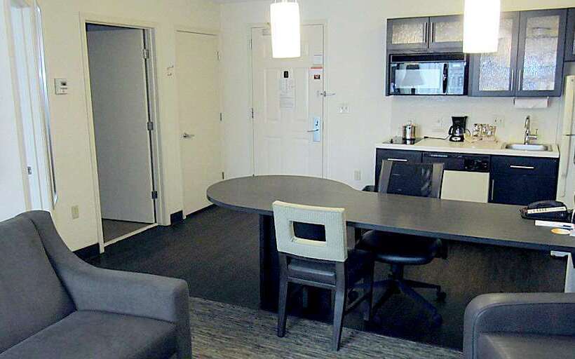 בית מלון כפרי Sonesta Simply Suites Columbus Airport Gahanna