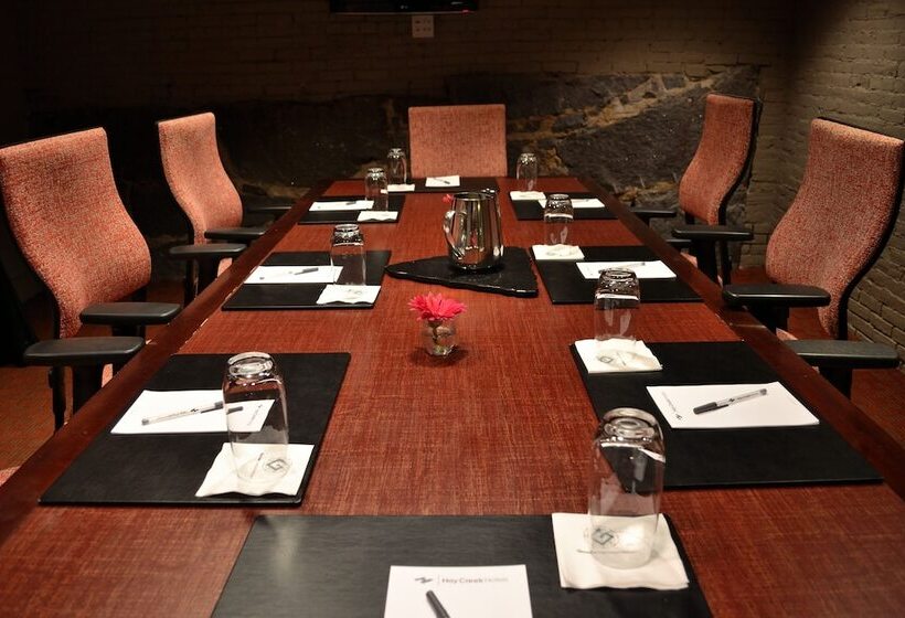 فندق The Centennial