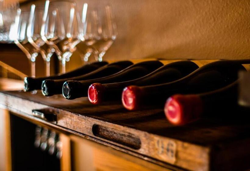 فندق At The Helm