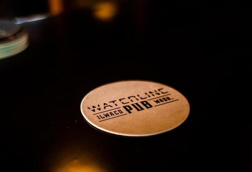 فندق At The Helm