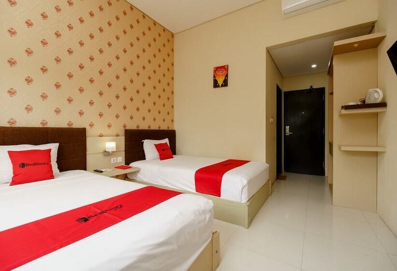 هتل Reddoorz Plus Near Sangkareang Park