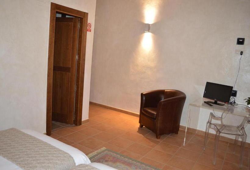 ユースホステル Santa Brigida   Real 1