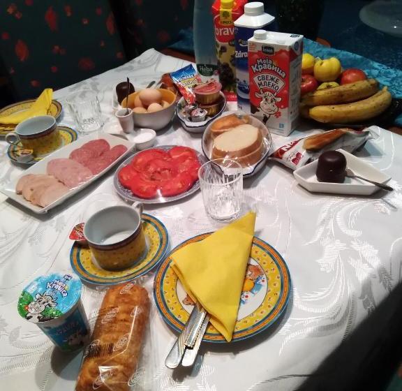 تختخواب و صبحانه Sunce