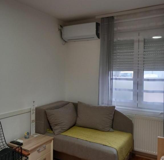 پانسیون Apartmani Pause