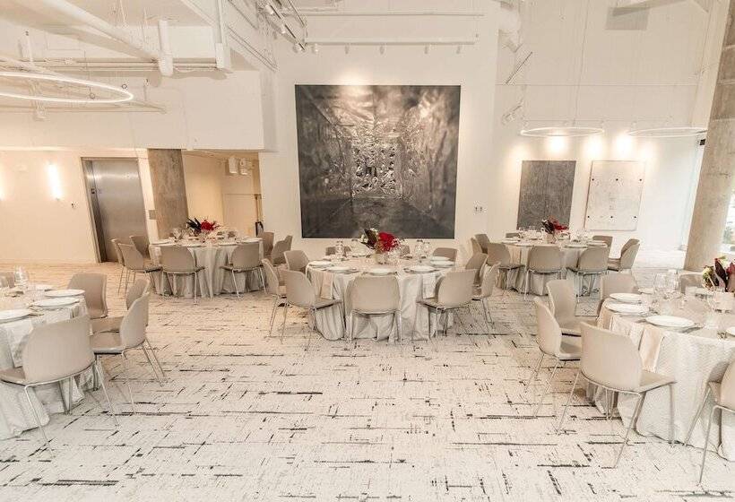 Hall Arts Hotel Dallas, Curio Collection By Hilton