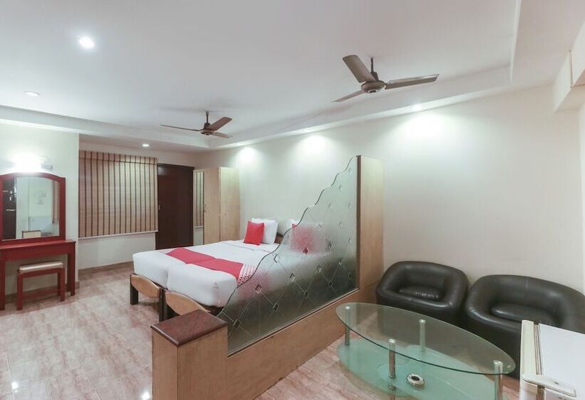 هتل Oyo 43893 Uhome  Pvtltd