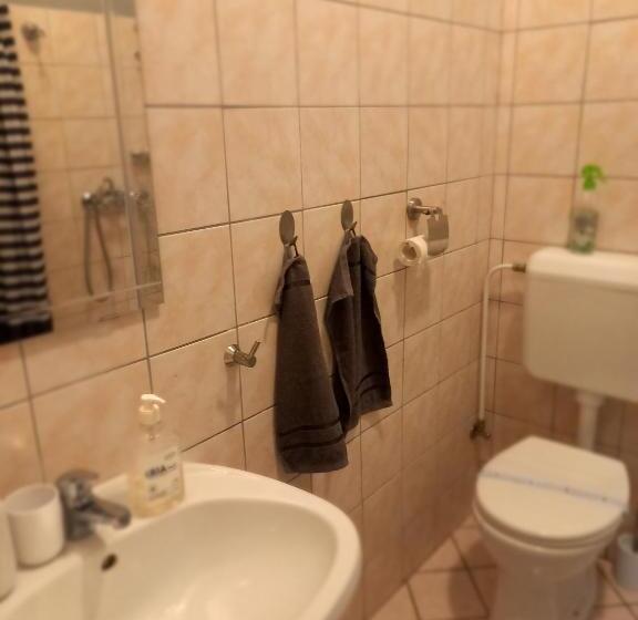 Пансион Idill Apartmanház B&b