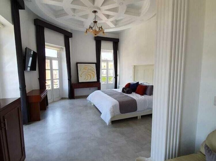 فندق Estancia Real