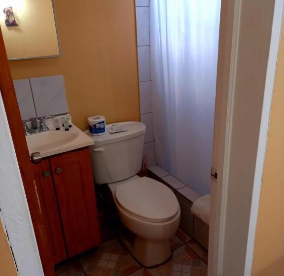 پانسیون Beverley's Guest House, Nevis