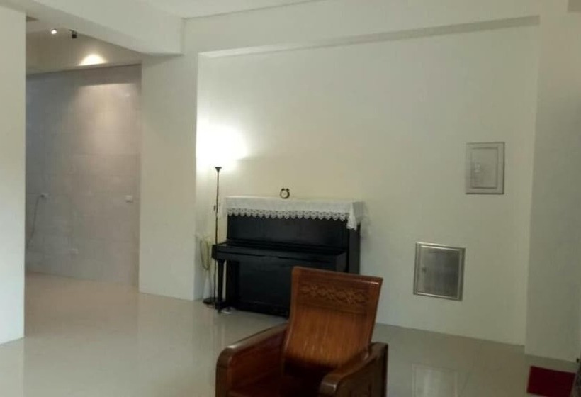 تختخواب و صبحانه Yuanshan Dahu Homestay