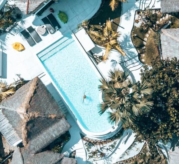 هتل Mohini Komodo Resort