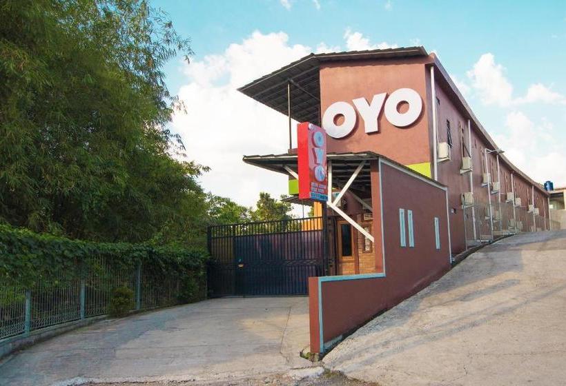هتل Oyo 952 Annisa Syariah Residence