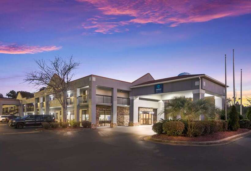 Отель Clarion Pointe Forsyth I75