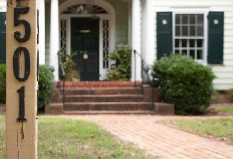 هتل Colonial Capital Bed & Breakfast