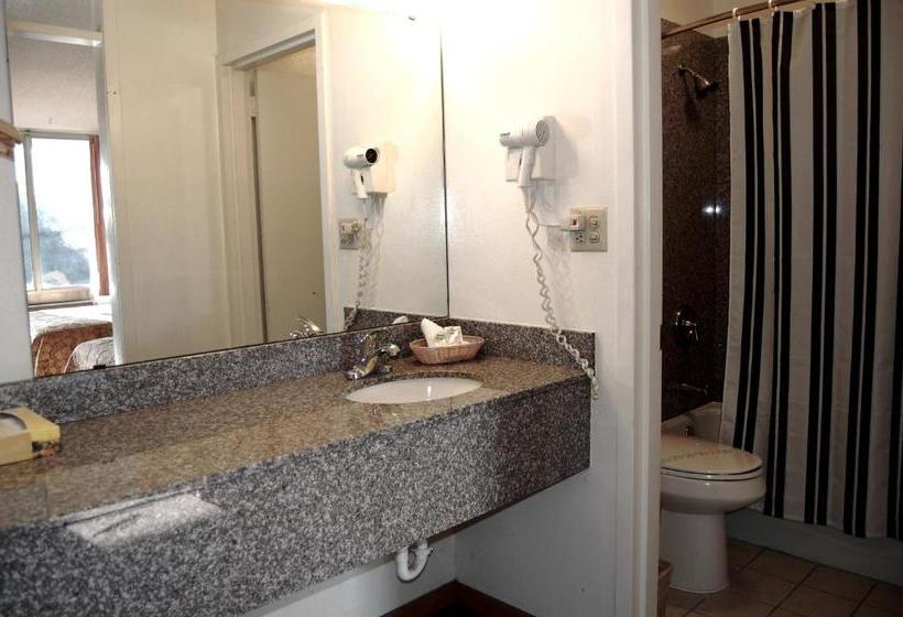 בית מלון כפרי Columbus Inn