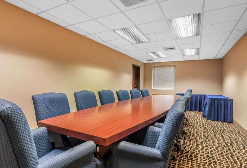 هتل Comfort Inn Cleveland Airport