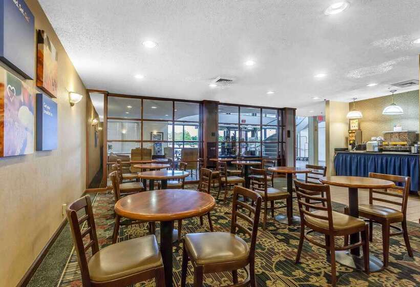 هتل Comfort Inn Cleveland Airport