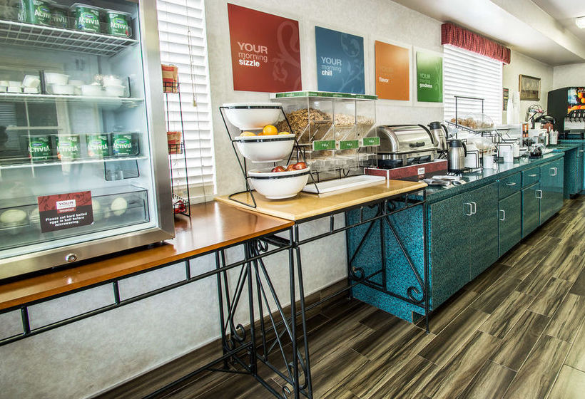 هتل Super 8 By Wyndham Montgomery I65