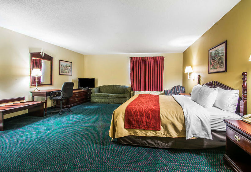 هتل Super 8 By Wyndham Montgomery I65