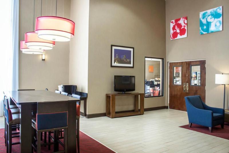 ホテル Comfort Inn & Suites Fuquay Varina