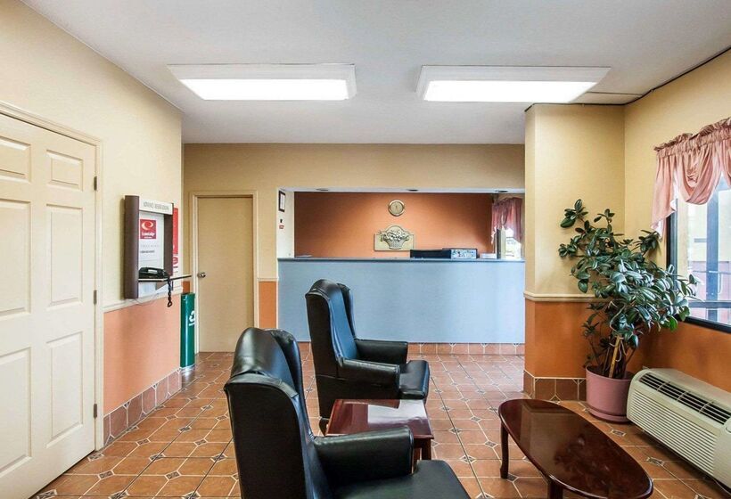 هتل Econo Lodge Inn & Suites I20, Exit 73