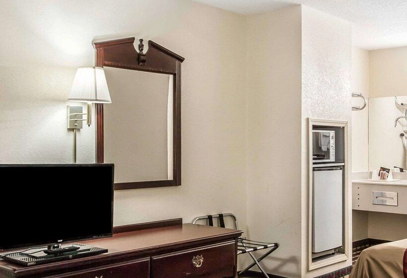 هتل Econo Lodge Inn & Suites I20, Exit 73