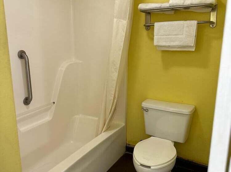 فندق Econo Lodge