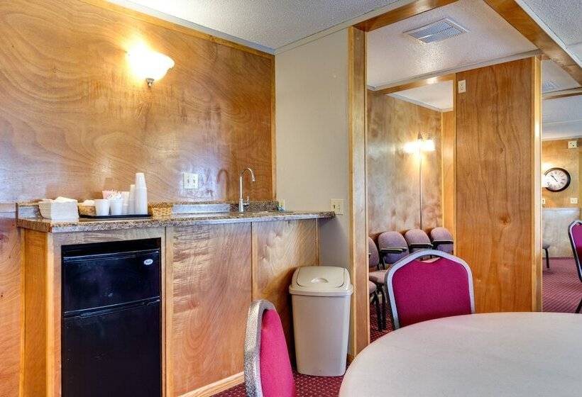 فندق Fireside Inn And Suites