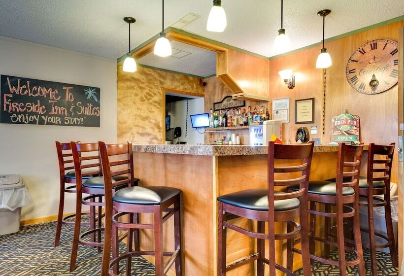 فندق Fireside Inn And Suites