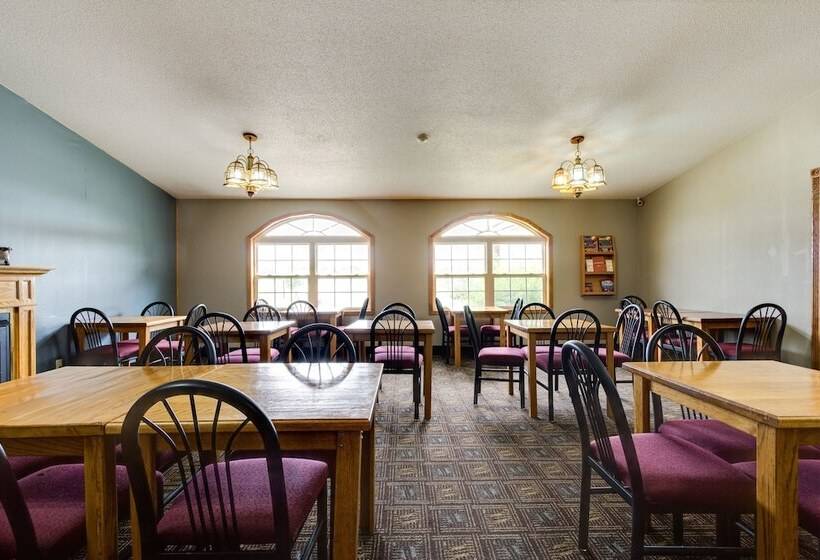 فندق Fireside Inn And Suites