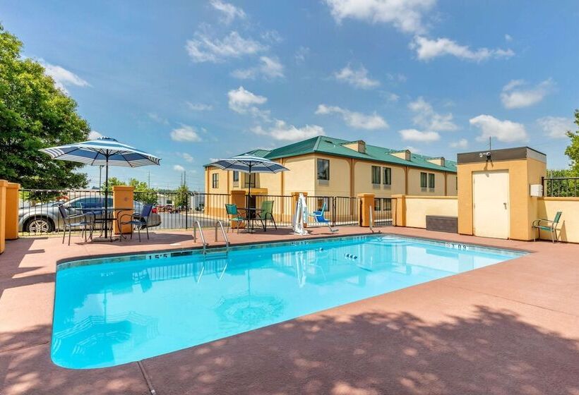 בית מלון כפרי Quality Inn Auburn Campus Area I85