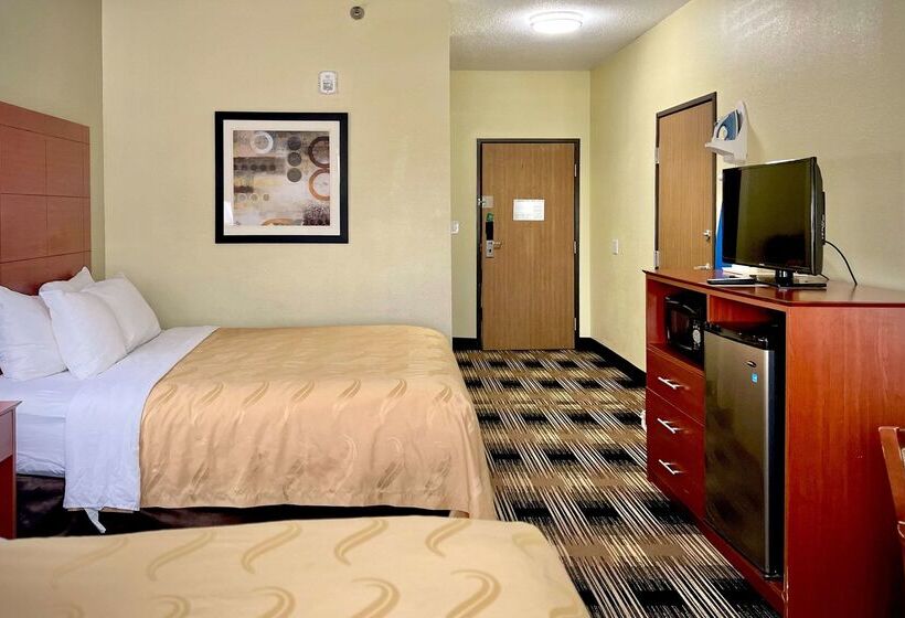 هتل Quality Inn & Suites Wisconsin Dells Downtown   Waterparks Area