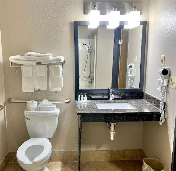 هتل Quality Inn & Suites Wisconsin Dells Downtown   Waterparks Area