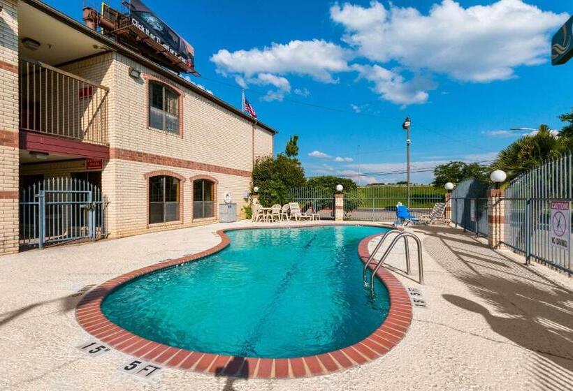 فندق Quality Inn University Near Downtown