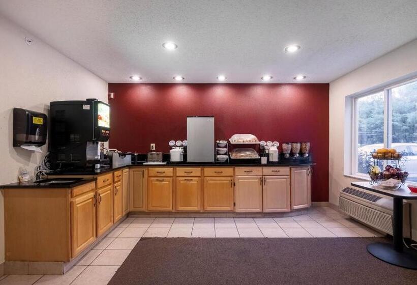 בית מלון כפרי Red Roof Inn Clifton Park