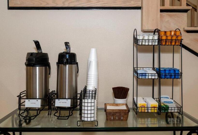 בית מלון כפרי Red Roof Inn Clifton Park