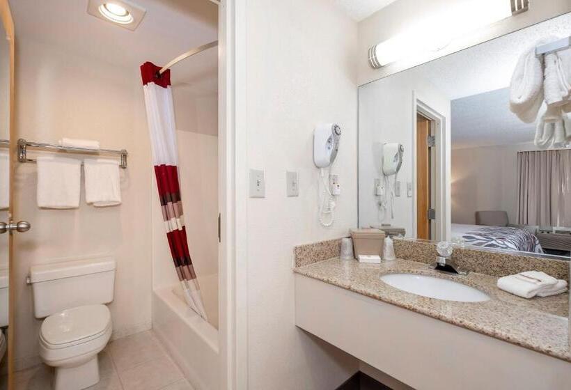 בית מלון כפרי Red Roof Inn Clifton Park