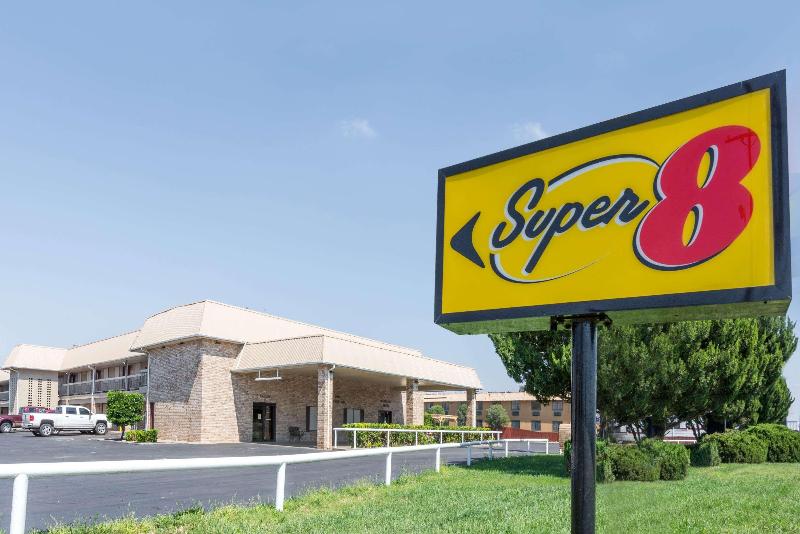 هتل Super 8 By Wyndham Clovis
